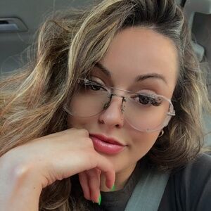 Meet your Posher, Lexi